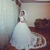 Bedövning Strapless Boll Gown Bröllopsklänning Vintage Lace Appliques Puffy Tulle Cinderella Brudklänningar med Sweep Train Custom Made