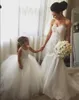 Abiti da ragazza di fiori bianchi adorabili Abiti da prima comunione in tulle gonfio per ragazze Spaghetti per abito da cerimonia formale da sposa BM0990