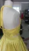 キラキラ2019 2ピースの女の子のページェントのドレスホルターネックノースリーブスパンコールクロップトップライトイエローキッズフォーマルガウンの本物のイメージ
