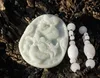 Jade blanc sculpté à la main Le pendentif collier Talisman du monde du dragon (ovale)