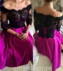 Schulterfreies, schwarzes und violettes A-Linien-Abschlussballkleid mit 3/4-Ärmeln und Illusionsrücken aus mattem Satin