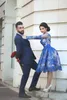 Robes de bal courtes 2016 avec des manches longues en bleu royal et de la dentelle à guipure de dos sexy appliquée sur les couples nus Fashion Party DR4163099