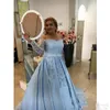 Arabski Off Ramię Prom Dresses Zuhair Murad Z Długim Rękawem Świecący Kryształy Sky Blue Satin Plus Rozmiar Formalna okazja Sukienka Suknie wieczorowe