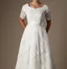 Abiti da sposa vintage con applicazioni di pizzo maniche corte Abiti da sposa modesti Maniche con bottoni in rilievo Abiti da sposa Abiti da sposa scontati Aline 2294090