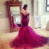 Abiti da sposa sexy a sirena bordeaux con spalle scoperte Appliques in pizzo Tulle Corte dei treni Backless Tromba Abiti da sposa formali da sposa