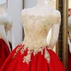 Alta Qualidade de Ouro E Vermelho Vestidos de Baile 2017 Fora Do Ombro Rendas Applique Frisada Vestidos de Noite de Cetim Vestido De Baile Formal Vestidos de Festa