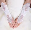 Pizzo senza dito a buon mercato in rilievo sotto il gomito lunghezza nozze guanto da sposa accessori da sposa guanti da damigellatta HT1169634373