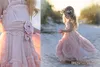 Abiti da ragazza di fiore rosa economici Spaghetti Ruffles Fiori fatti a mano Tutu di pizzo 2019 Abiti vintage per bambini piccoli per comunione Boho Wedding