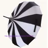 30ピースの新しい創造的なデザイン黒と白の縞模様のゴルフの傘長いストレートパゴダ傘無料船