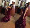 2022 Burgundy Long Mermaid Prom Dresses 장미 꽃 꽃 계층 연인 벨벳 플러스 크기 공식 파티 가운 이브닝 드레스 vestios