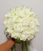 Billig vacker brudhand håller blommor konstgjorda rosor blommor pärlor bröllop bukett vit perfekt bröllop gynnar dl13130671878023