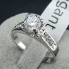 レディース女性のための4ピースのファッション結婚指輪18KゴールドメッキCzダイヤモンドラインストーンリングシミュレートダイヤモンドリングとクリスタル