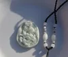 Mão de jade branco esculpida O dragão mundo talismã pingente de colar (oval)