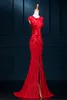 Rote chinesische Kleider 2018 lange Cheongsam Art-Spitze-Mermaid-Schlitz-Korsett-spezielle Gelegenheits-Kleider Mann-Kappen-Hülsen-billiges Abschlussball-Kleid