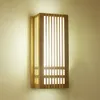 Applique da parete in bambù con ingresso cinese a mano in ceramica. Applique da parete in bambù naturale