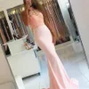 Satin Backless Formell Prom Party Gowns Pink Aftonklänning Lång halter Applique Lace Evening Party Klänning med Långt tåg