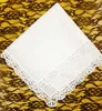 送料無料イギリスの古典的なスタイル12個/ロットホワイト100％コットンレディースハンカチー12 "x 12"花嫁のためのエレガントな刺繍のかぎ針編みのエッジ