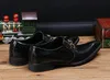 Scarpe eleganti nere da uomo di lusso di vendita calda Moda scarpe a punta modello serpente in pelle verniciata Slip On Scarpe da barca Fascino teschio 38-46