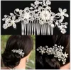 Bridal Wedding Tiaras Hair Combs Hairpin Head Pieces Smycken Tillbehör Rhinestones Pearl Butterfly Hair Claws för Bride Partihandel