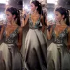 Ciemnoszare Głębokie V Neck Prom Dresses Shinning Kryształy Zroszony Rękawów Suknie Wieczorowe Satynowe Długość Piętra Arabskie Formalne Dresses