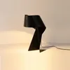 Nowoczesne kreatywne malowane metalowe stołu metalowe światła salon Prosta konstrukcja WŁOCHY Bedsydes Desk Lighting Design