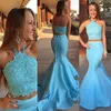 Magníficos vestidos de sirena para el baile de graduación Azul cielo Dos piezas Halter Vestidos de fiesta de noche formales Top corto de encaje con cuentas Sin mangas Tren de barrido