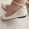 Neue Ankunft Perlen Spitze Blumen Hochzeit Schuhe Wohnungen 3CM oder 8CM Braut Heels mit Perlen Riemen spitze Zehen Heel293v