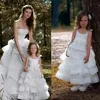 Robes de demoiselle d'honneur en organza blanc pour les mariages longueur cheville volants robes de communion spaghetti pour les filles