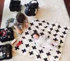 Ins Bebek Battaniye Siyah Beyaz Sevimli Tavşan Kuğu Çapraz Örme Ekose Yatak Kanepe Arabalar için Mantas Yatak Örtüsü Banyo Havlusu Oyun Mat Hediye Oyun
