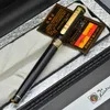 Luxury French Brand Picasso 902 Agate Röd och Svart Klassisk Vulpen med Business Office Supplies Skriva Smidig Top Grade Bläck Pen Present