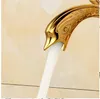 Elegante Swan Shape Messing Gold Finish Badkamer Mixer Taps Deck Mount Basin Vat Kraan