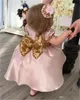 Leuke roze boog bruiloft bloem meisjes jurken peuter baby eerste communicatie jurken met gouden pailletten tiered thee lengte party baljurk kinderen