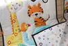 Conjunto de cama de bebê Bordado Floresta animais elefante girafa tigre pássaro flores Capa de Berço conjunto de cama Colcha Pára-choques Saia Berço Ajustado cama