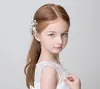 Изысканные Руководство Цветочницы Hairbows Прекрасные Детские Аксессуары Для Свадьбы Peral Дизайн Детей Формальная Одежда Бесплатная Доставка