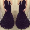 2016 Borgogna Mermaid Prom Dresses Nuovi abiti da sera in velluto africano Sexy Sweetheart Backless Guaina Ruffles Tiered Organz Abiti celebrità