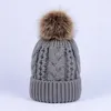 Winter dikke dubbele laag kleurrijke sneeuw caps wol gebreide beanie hoed met kunstmatige wasbeer bont poms voor vrouwen mannen hip hop cap 20pcs