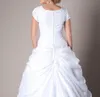 Classic White Ball Gown Modest Wedding Dresses Cap Sleeves Taffetea Square Neck Pick Ups Castle Bride Dresses Formal Ceremoney Princess
