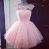 Billiga Högkvalitativa Blush Pink Short Prom Klänningar En Linje Illusion Bateau Neckline Cap Sleeves Mini Party Gowns Formellt slitage