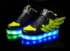 Kreative Kinder Schuhe LED Leuchten Flügel Schuhe USB Lade -Leuchten Mädchen Jungen 7 Farben Wechseln Blitzlichter Sneaker5691707