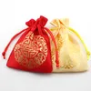 Barato pequeño chino brocado de seda bolsa de joyería con cordón alegre fiesta de boda favor caramelo regalo bolsa de embalaje bolsas de especias bolsita 50 unids/lote