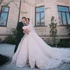 2019 Abiti da sposa in pizzo blush di lusso arabo Applique Cattedrale di treno Splendidi abiti da sposa vestido de noiva Abito da sposa a maniche lunghe