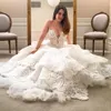 Luxury Lace 2018 Bröllopsklänningar Beaded Pearls Tiered Sweetheart Backless Brudklänningar Sop Train Pnina Tornai Plus Size Wedding 7388920
