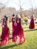 Burgund 2017 Brautjungfernkleider aus Chiffon mit V-Ausschnitt, Spitzenmieder, Übergröße, rückenfrei, fließend, günstig unter 100, lange Gartenkleider für die Trauzeugin