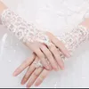 Nouvelle arrivée femme fête dentelle appliques perles longueur de poignet sans doigts avec ruban gants de mariée accessoires de mariage 3 couleurs livraison gratuite