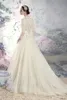 Klänningar 2017 elfenben spetsar hög hals bröllopsklänningar långärmad tyll hög låg brudklänningar tillbaka täckta knappar svep tåg bröllopsklänningar