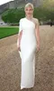 Elegante witte ivoor chiffon schede jurken avondkleding eenvoudige goedkope een schouder rode tapijt jurk op maat gemaakte feestjurken