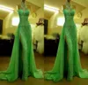 Smaragdgrüne Split-Abendkleider, Meerjungfrau, Perlen, hoher Kragen, Kristallspitze, arabische Abendkleider, bodenlang, Strasssteine, Dubai-Abendkleid