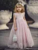Härlig rodnad rosa blommaflickaklänning för bröllop spetstävlingsklänningar med fönstermjuka tyllklänningar för flickor223l