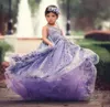 Bonitos vestidos de niña de flores de lavanda con cuello en V Apliques de encaje hasta el suelo Vestido de cumpleaños de niña esponjosa Preciosos vestidos de comunión sin espalda encantadores