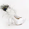 Lüks Aplikler ve Tüy Kadınlar Yüksek Topuklu Beyaz Saten Düğün Ayakkabı 5.5 Inç Topuk Moda Platformu Anne Gelin Ayakkabıları